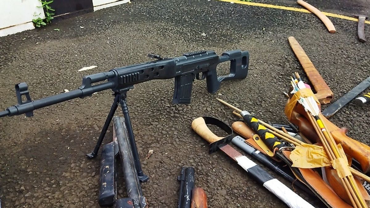 East Jakarta Prosecutor's Office Destroys Homemade Guns Used By Terrorists Throughout 2021