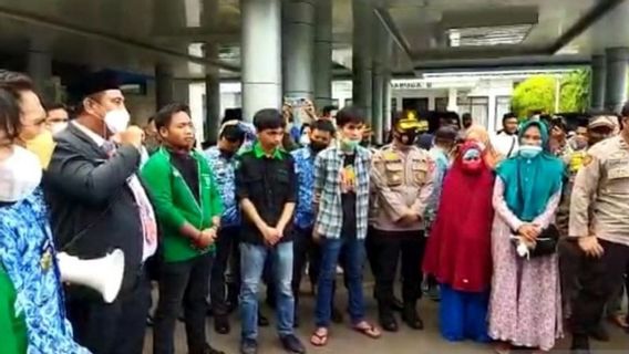 Tanggapi Aksi Demo Pemuda dan LBH, Bupati Maros Jamin Relokasi Pedagang Pasar Turikale