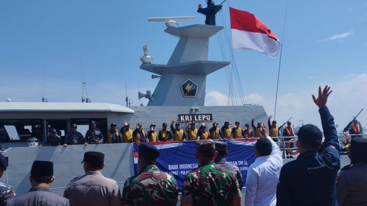 رحلة BI Mobile Cash مع KRI المملوكة للبحرية الإندونيسية تجلب 3 مليارات روبية إندونيسية من الأموال الجديدة إلى 6 جزر خارجية