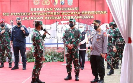 Sambangi Ponpes Tebuireng Jombang, Panglima TNI: Kiai Berperan Penting Bantu Pemerintah Tangani COVID-19