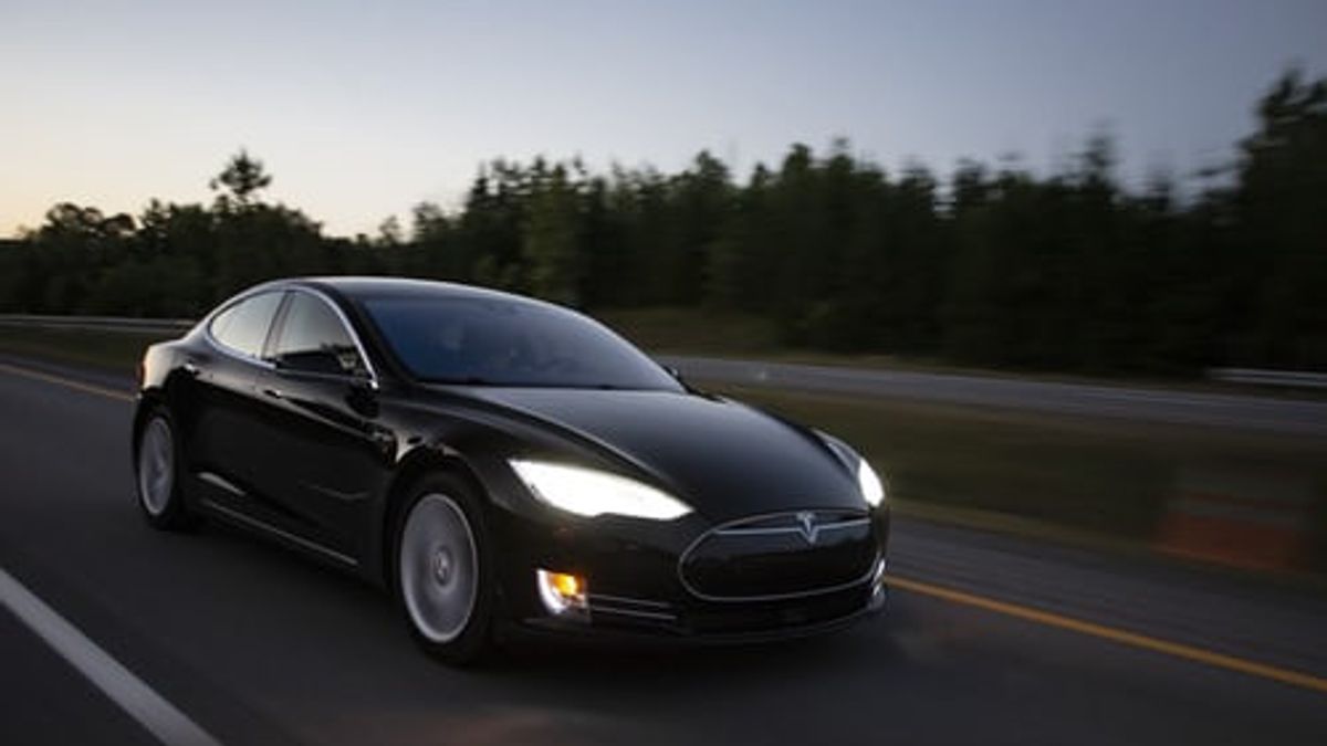 Elon Musk Claims Tesla S Plaid Model Breaks Electric Car Speed Record