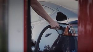 Jangan Salah Paham! Menggeber Mobil Listrik Justru Mempercepat Kerusakan Baterai