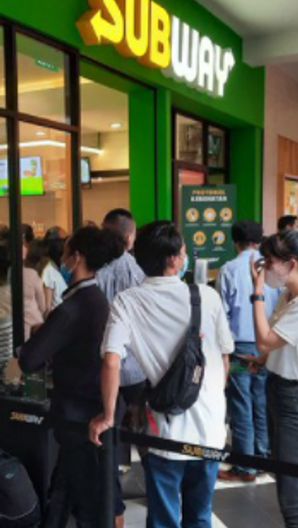 Subway Di Citos Ngantri Panjang Siapa Konglomerat Fred Deluca Sang Pemilik Restoran Sandwich Tersebut Yang Punya Harta Rp35 Triliun