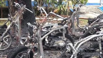 6 Motor Mahasiswi Tiba-tiba Terbakar di SLB Tamalate Makassar