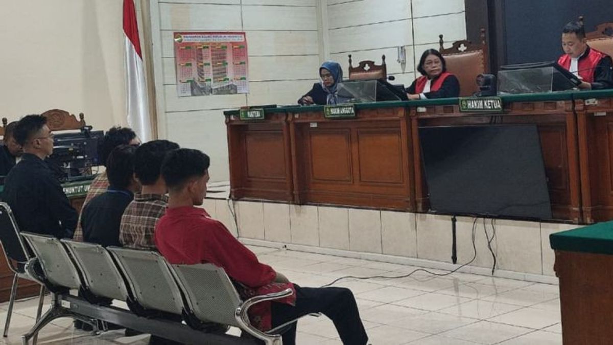 Lima Mahasiswa Terdakwa Demo Rusuh Hari Buruh Dihukum Penjara 2 Bulan 16 Hari