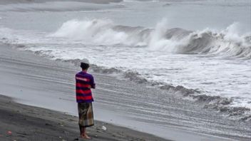 潜在的4米海浪袭击西南爪哇DIY，BMKG要求游客保持警惕海滩