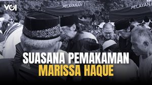 Mencoba Tegar, Ikang Fawzi Menggotong Keranda Jenazah Marissa Haque