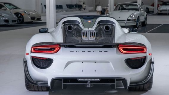 ポルシェ918「ワイサック」スパイダー2015がオークションにかけられます。