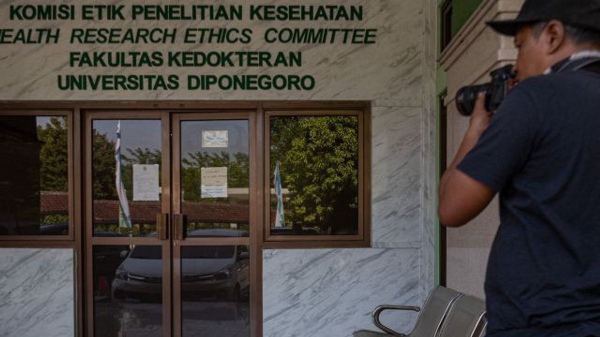 Des experts critiquent la suspension de la pratique du doyen du FK Undip à l’hôpital dr Kariadi