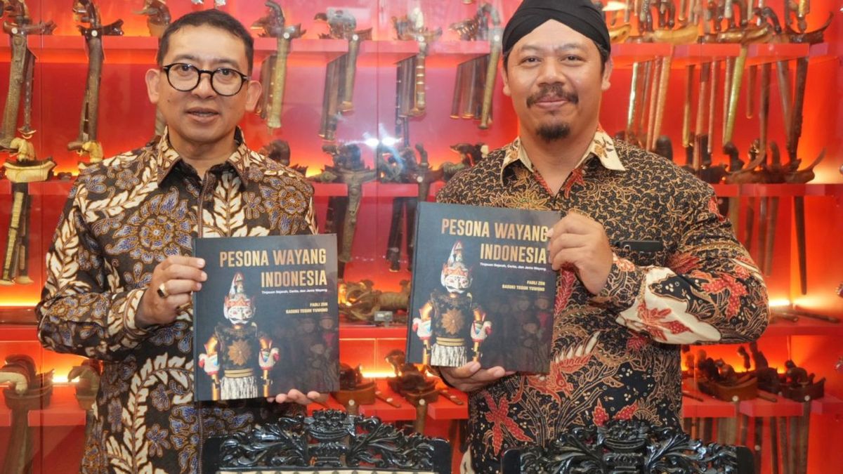 纪念全国瓦扬日,Fadli Zon推出了Wayang Indonesia魅力书