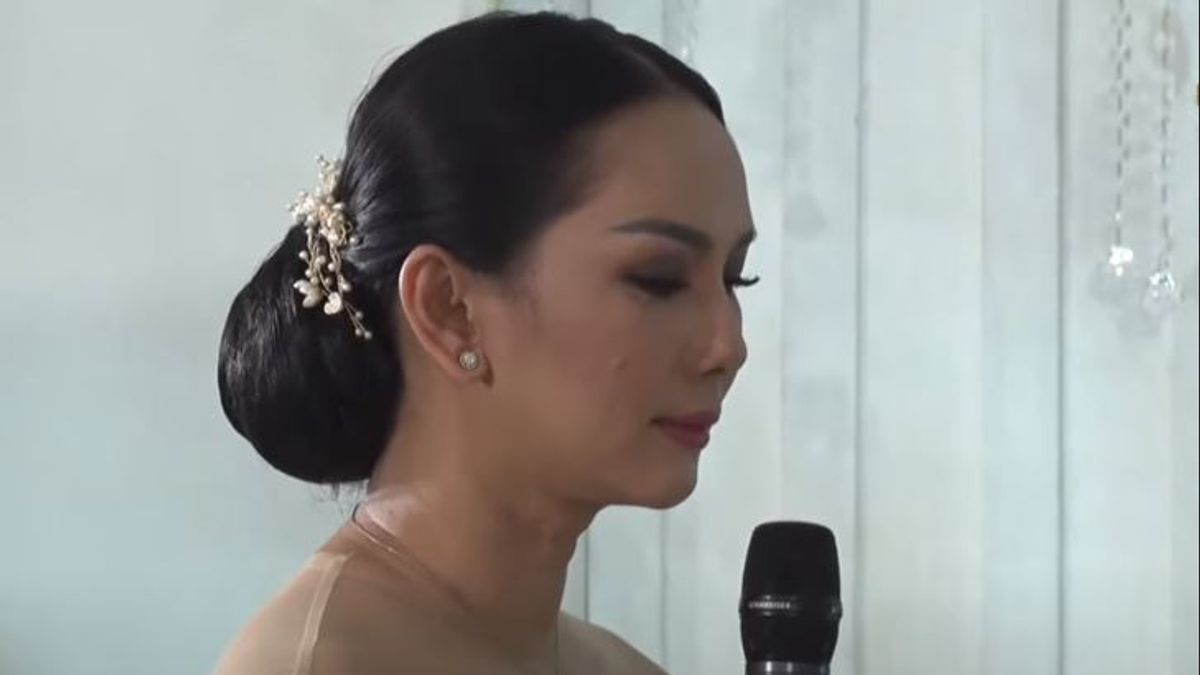 Absent From Kalina Oktarani's Engagement, Azka Corbuzier Claims He Wants To Be Deddy Corbuzier's Only Child