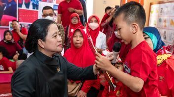 Puan's Eyes Reflected When She Heard Poems From Children With Special Needs In Central Java