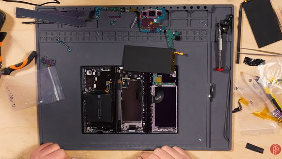 Galaxy Tri-Fold 注入 9,600mAh 电池，几乎是出厂时的两倍