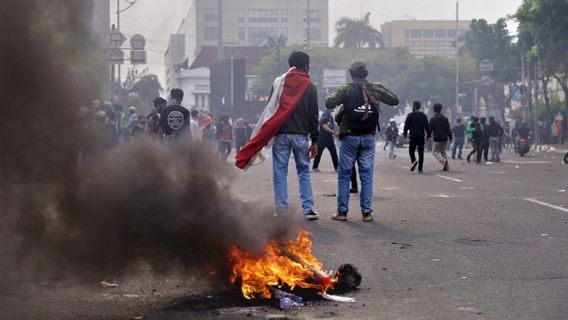 Massa Misterius dan Meluasnya Bentrokan: Laporan Lima Jurnalis VOI dari Berbagai Titik Demo UU Cipta Kerja