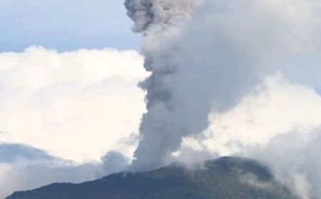 Gunung Ibu Kembali Erupsi, Luncurkan Abu Setinggi 1,2 Kilometer