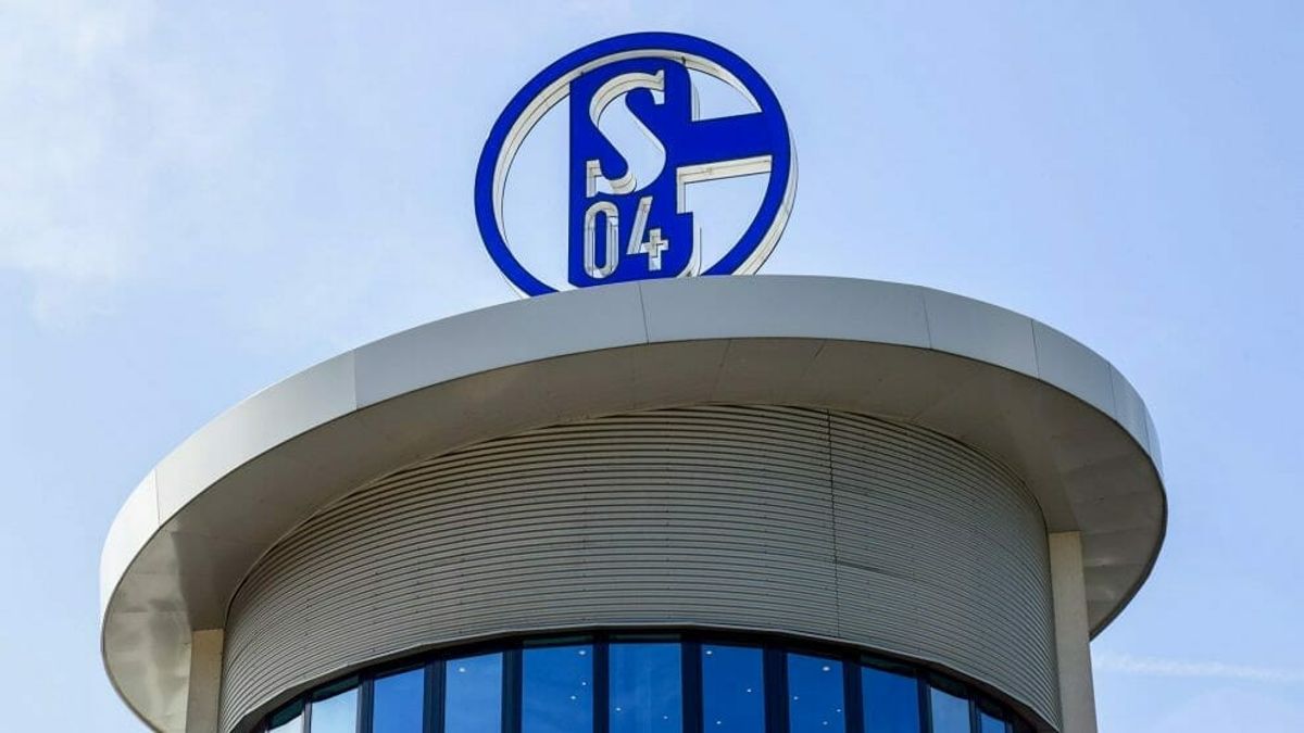 Russia's Invasion Of Ukraine Caused Schalke 04 To Remove The Gazprom Gas Company Logo On Players' Costumes