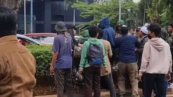 Emosi Terjebak Macet di Konser Coldplay, Sopir Taksi Ribut dengan Ibu-ibu Peserta Demo