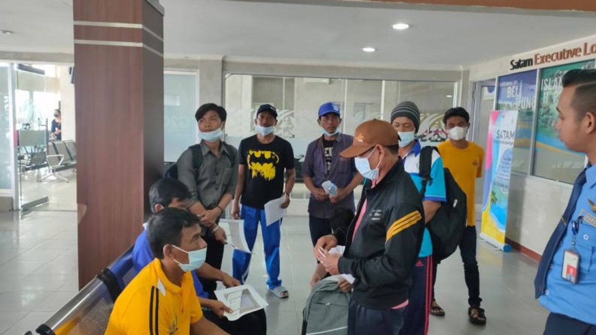 10 Crew Members Of KM Mekar Jaya Were Returned To Tangerang