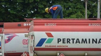 プルタミナ州カリムンジャワの住民に朗報、20個の燃料タンクを持ち込む途中