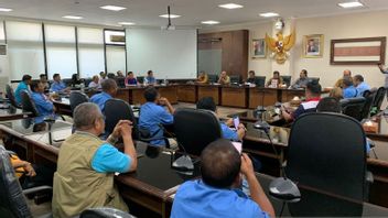 Labor Union Asks Governor Of West Sumatra To Sanction Employers Not To Give Workers Rights