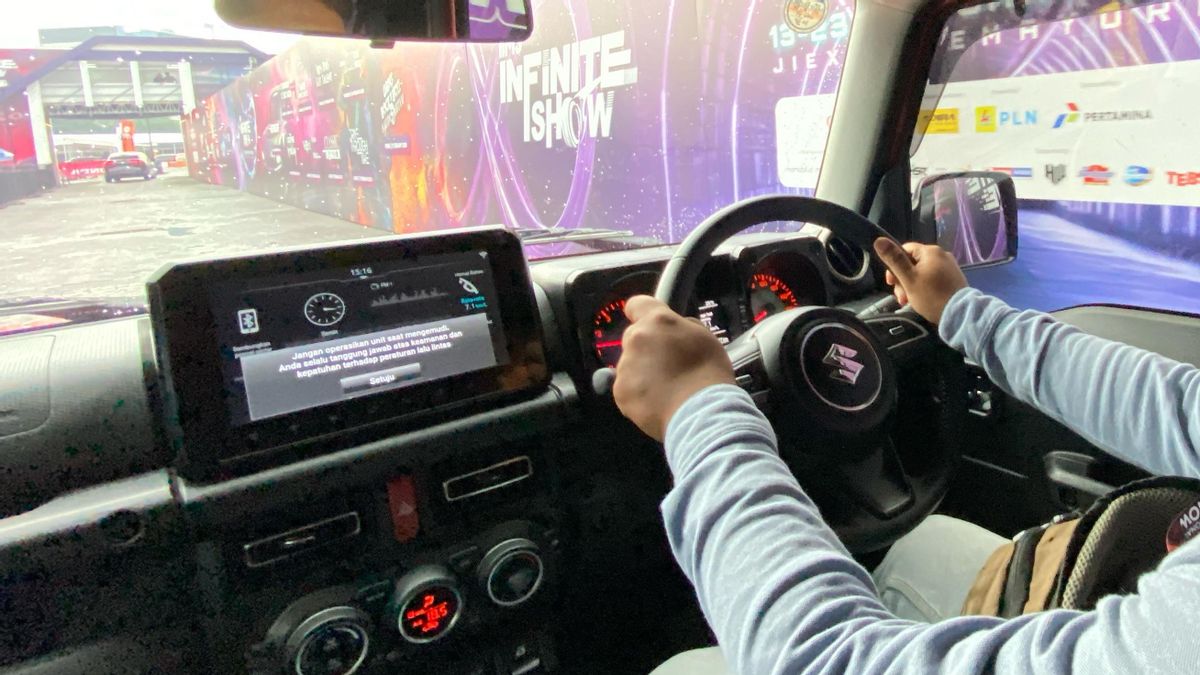 Berkendara Suzuki Jimny 5 Pintu di IIMS, Kental Sensasi Offroad dan Cocok untuk Petualangan
