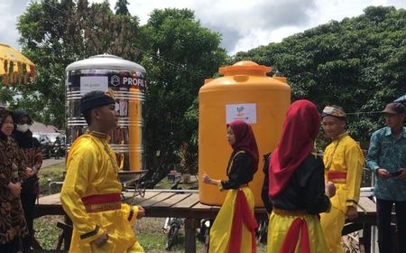 Tak Ingin Warga Desa Atap Kaltara Resah Saat Kemarau, Mensos Risma Janjikan Akses Air Bersih Masuk Rumah