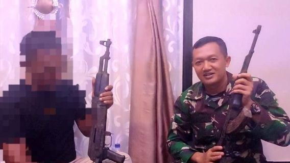 Bekas Anggota GAM Serahkan 2 Senjata AK-47 dan AK-56 ke Kodim Aceh Barat