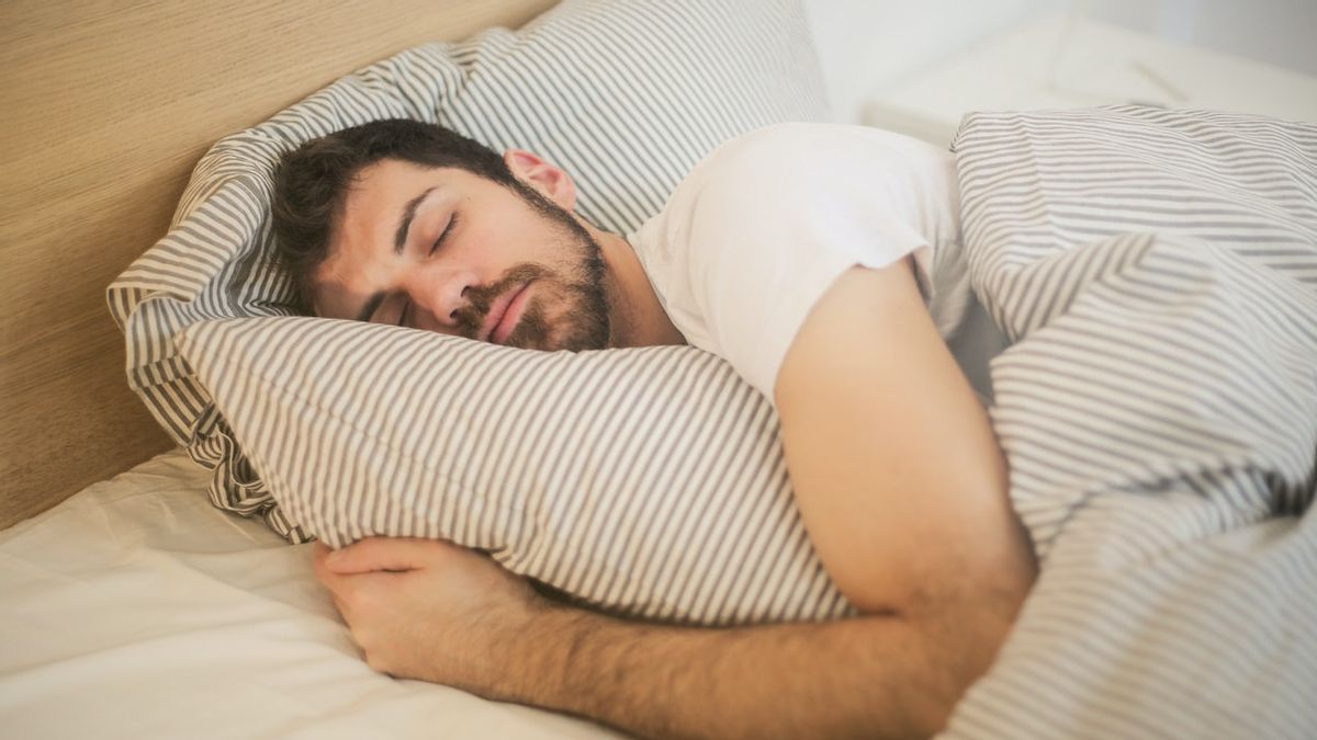 التعرف على رعشة Hypnic ، ظاهرة رعشة أثناء النوم