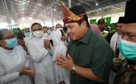 Kunjungan Kerja ke Palembang, Erick Thohir Disambut Lagu Yalal Wathon dari Muslimat NU dan Suster Katolik