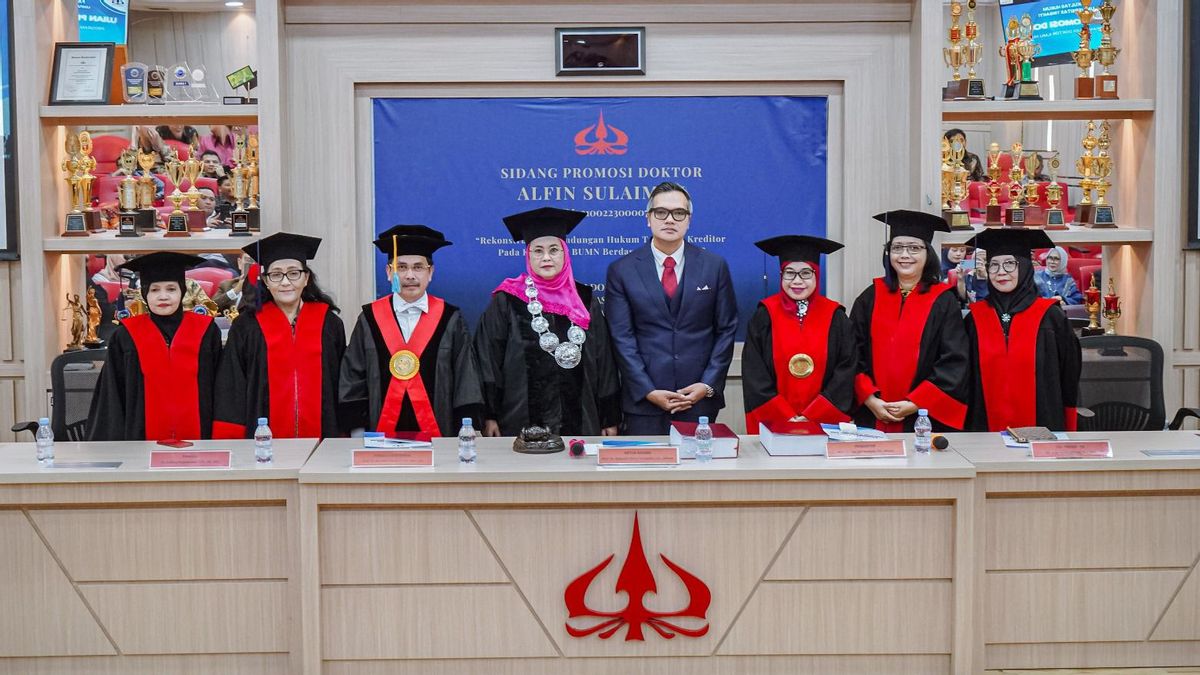 获得法律博士学位，Alfin Sulaiman在国有企业中提出了破产监管的重建