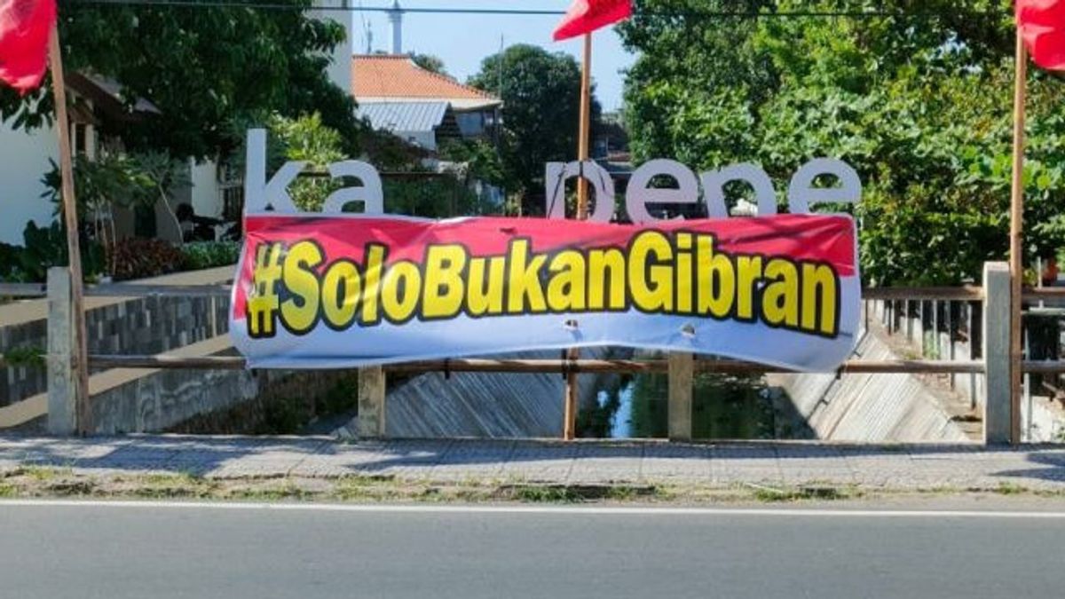 Gibran Doesn't Matter The Rejection Banner In Solo, PDIP Claims Not To Know Who Installed It