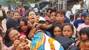 Warga Kampung Pemulung Rawadas Jaktim Ricuh Berebut Pembagian Daging Sapi Kurban