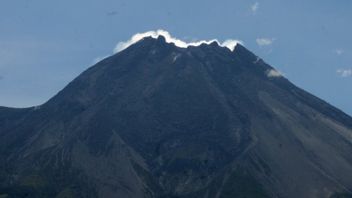 Gunung Merapi Keluarkan Guguran Material Sejauh 200 Meter