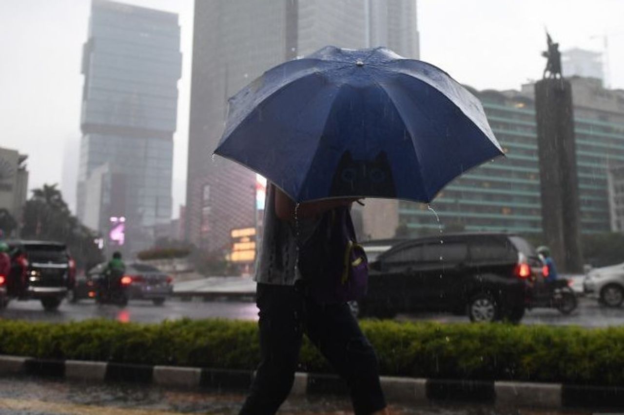 BMKG 天気予報, 雨はインドネシアの地域の数を襲います, だけでなく、ジャカルタ