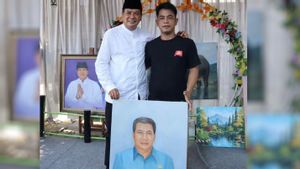 Blusukan To Balaraja, Tangerang Cabup Maesyal Rasyid Buys Paintings Of Himself