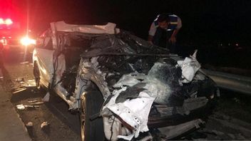 Collision De 4 Voitures Sur Le Péage Solo, Mercedes-Benz En Feu, 2 Personnes Tuées