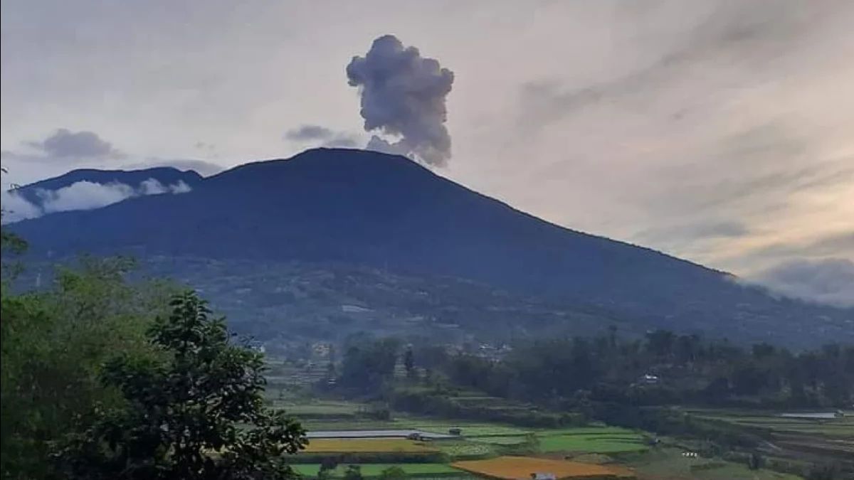  Jelang Lebaran 2025, Gubernur Sumbar Minta Warga Waspadai Erupsi Marapi