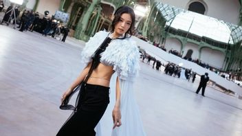 7 portraits de Jennie BLACKPINK Seksi avec une robe à Sheer dans la protection de Chanel Haute Couture SS25