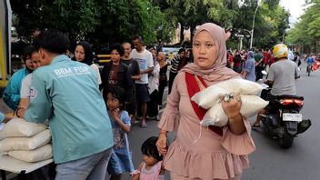 Mahasiswa UBK Salurkan Ratusan Paket Beras ke Warga di Tengah Ekonomi Sulit