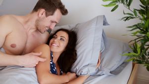 Menurut Ahli, Masturbasi Saat Berhubungan Seks Membantu Capai Orgasme