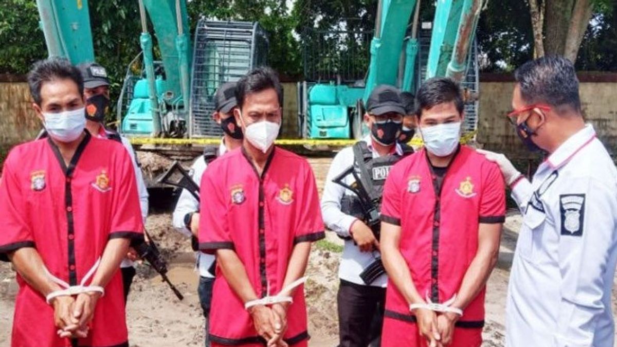 Three Illegal Gold Miners Armed With Fire In Central Kalimantan Arrested