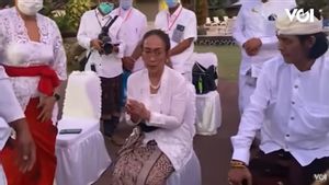 VIDEO: Khusyuk, Sukmawati Soekarnoputri Jalani Ritual Pra Sudhi Wadani Disaksikan Anaknya