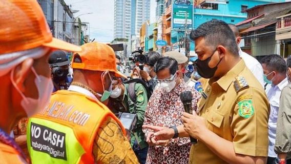 Viral Perempuan Jukir e-Parking <i>Ngotot</i> Cash Tolak Pakai Kartu, Pemko Medan Tegaskan Larangan Bayar Tunai