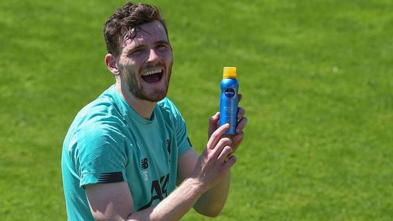 Komentari Model Rambut Para Penggawa Liverpool, Robertson: Firmino Jadi Nakal!