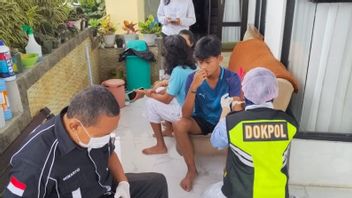 فريق DVI في شرطة جاوة الغربية يرسل نتائج الحمض النووي لعائلة ضحايا الطائرة ATR