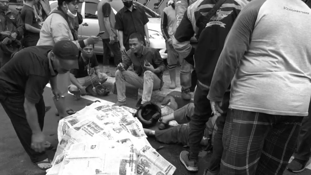 Critical Youth After Being Showered With Sickles In The Cempaka Putih Area