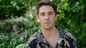 Do Not Want To Reveal His Sexual Orientation, Actor Hugh Sheridan Had Sex With Men And Women