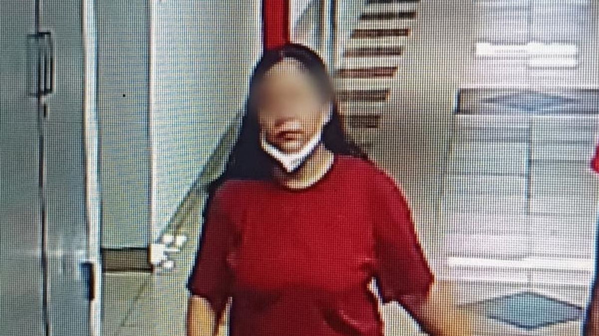 警方在西雅加达逮捕了婴儿接受模式欺诈者