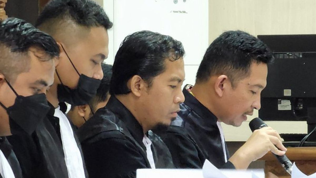 The KPK Prosecutors Need To Bribe The Pemalang Regent For 2 Years In Prison