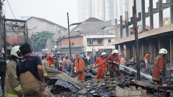 Pasar di Tengah Hunian Warga Tomang Terbakar Ludes